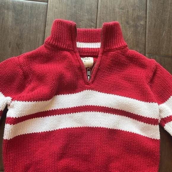 4/$20 Old Navy boys knitted sweater- size 5 XS, excellent condition- red white - Picture 2 of 6